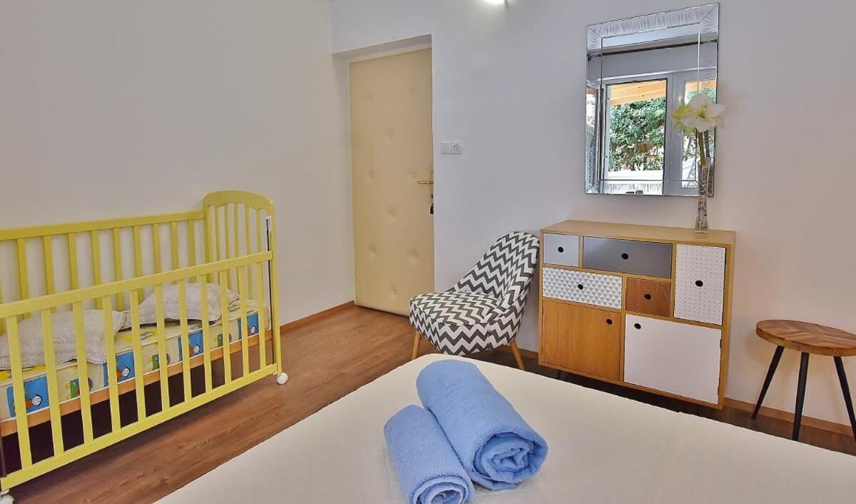 Apartments Ruzica Banjol Exterior photo