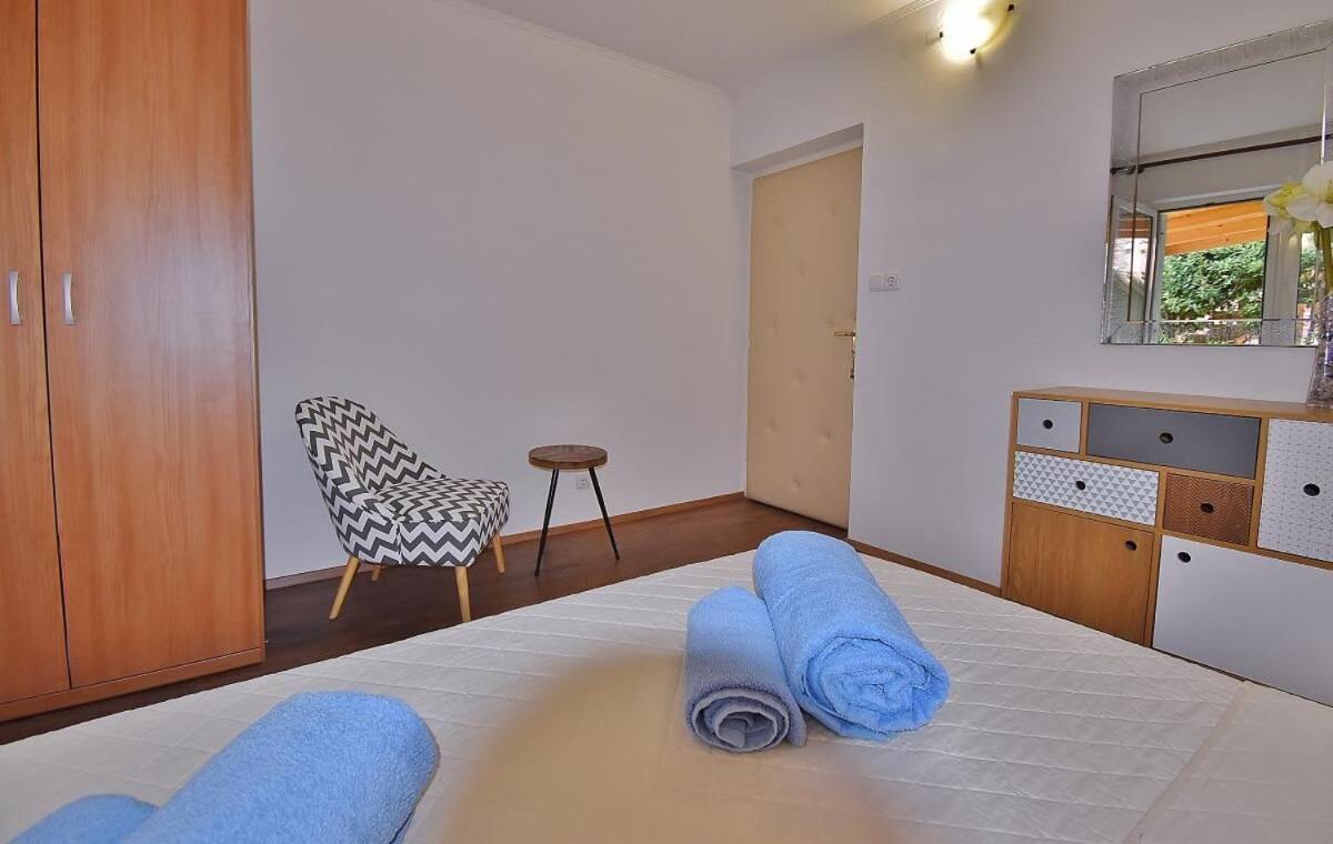 Apartments Ruzica Banjol Exterior photo
