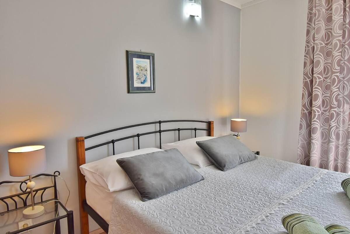 Apartments Ruzica Banjol Exterior photo
