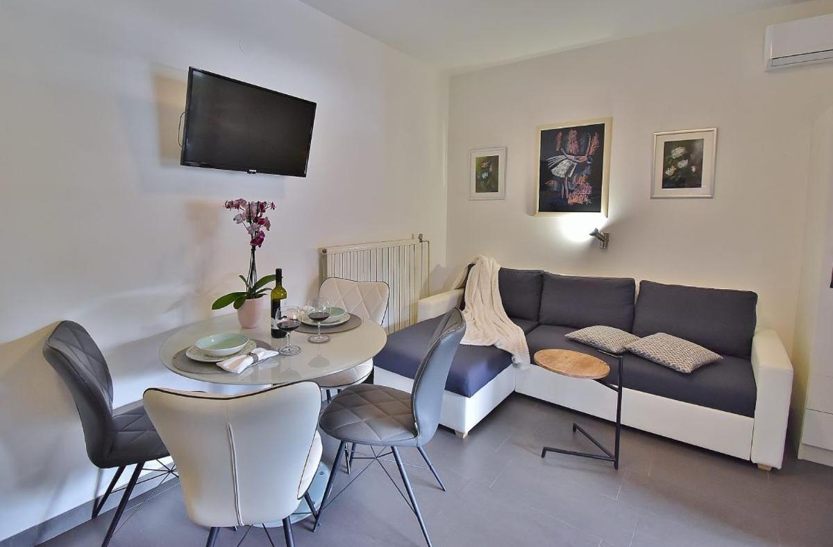 Apartments Ruzica Banjol Exterior photo